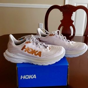 Hoke womens size 9B